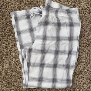 Old navy flannel pajama bottoms